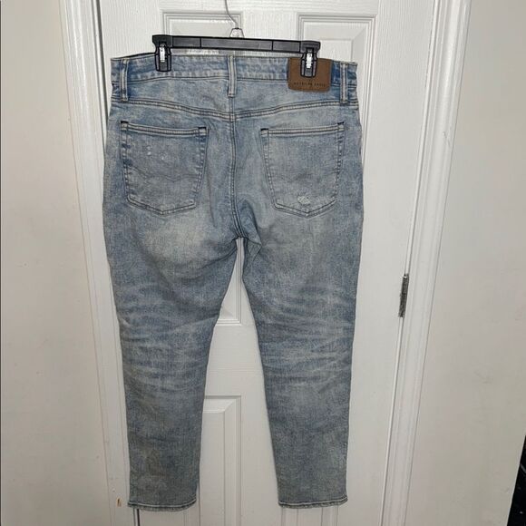 American Eagle Distressed Light Blue Men's Jeans - Picture 10 of 12